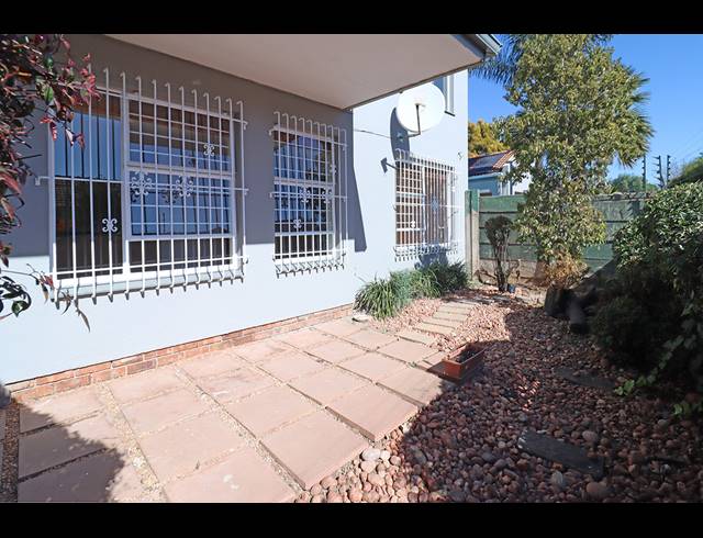 2 BEDROOM TOWNHOUSE FOR SALE IN BEDFORD GARDENS